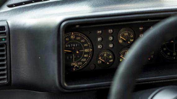 Lancia Delta HF Integrale Manhart restomod innterieur