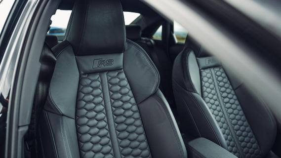Audi RS 3 Limousine stoelen