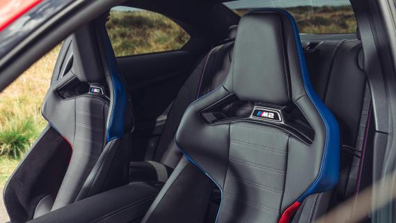 BMW M2 interieur stoelen