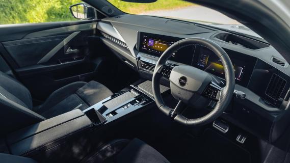 Opel Astra GSe 2023 interieur