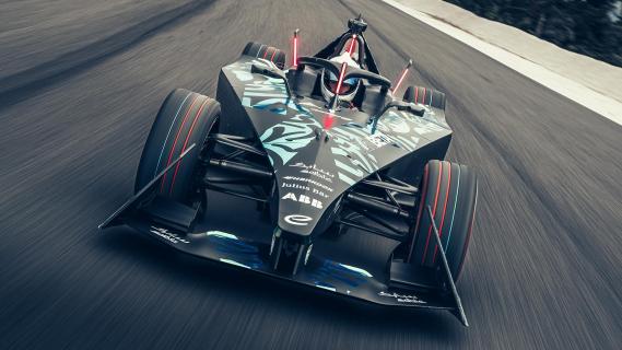 Formule E Genbeta raceauto rijdend voorkant