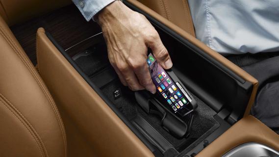 iPhone in BMW