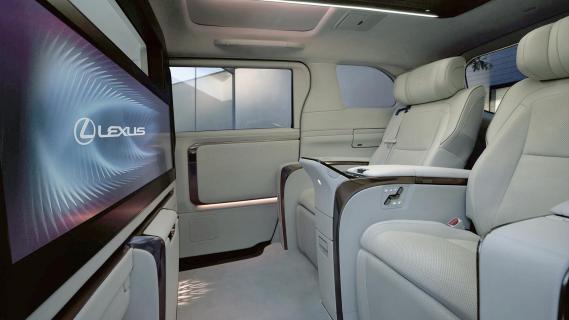 Lexus LM 350h AWD interieur achterstoelen