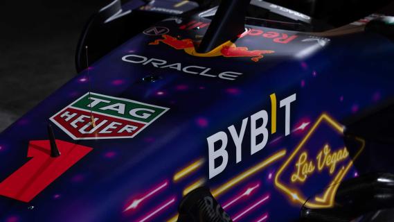 Red Bull livery GP van Las Vegas cockpit