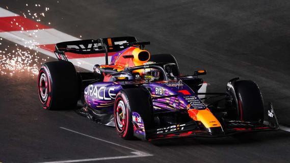 Verstappen rijder schuin voor GP van Las Vegas 2023