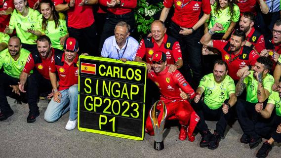 GP van Singapore 2023 Sainz team pitbord