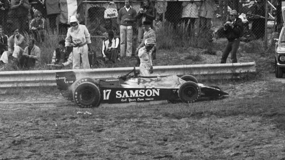 Jan Lammers GP van Nederland 1979 naast de baan