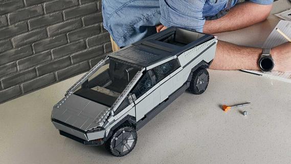 Tesla Cybertruck (geen Lego) van Mega