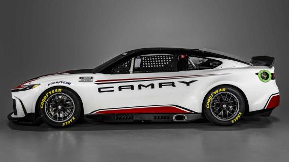 Toyota Camry NASCAR 2023 zijkant
