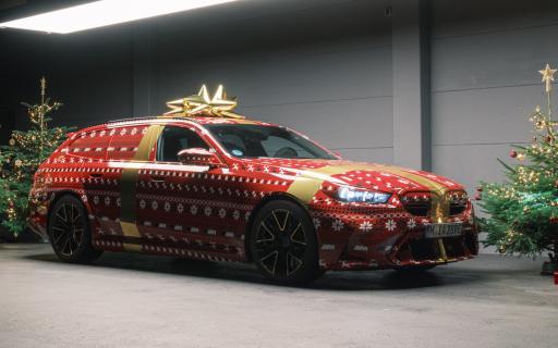 BMW M5 Touring als kerstcadeau met strik