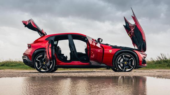 Ferrari Purosangue zijkant deuren, achterklep en motorkap open