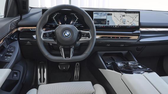 BMW i5 interieur overzicht
