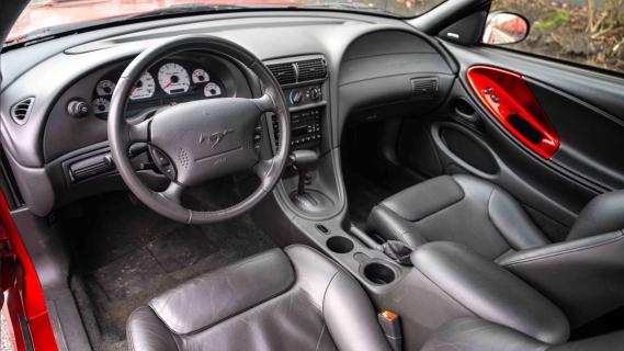 Saleen Ford Mustang uit 2 Fast 2 Furious interieur automaat