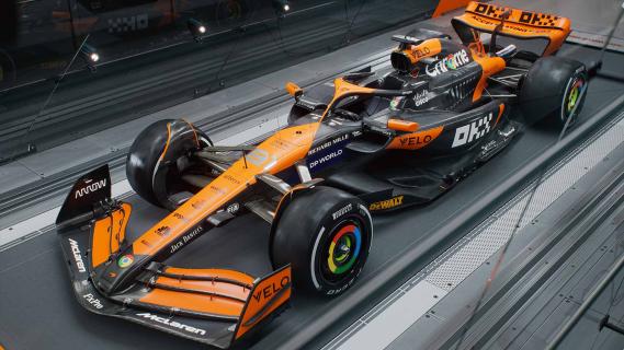 McLaren MCL38 F1-auto 2024 schuin voor