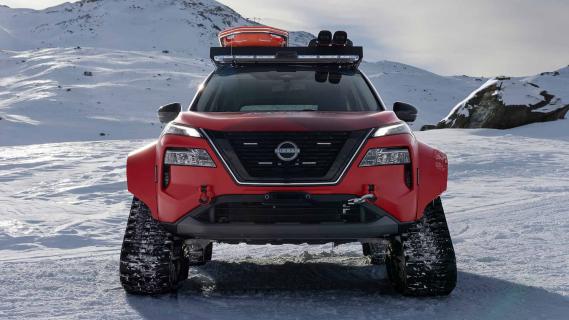 Nissan X-Trail Mountain Rescue sneeuw rupsbanden voorkant