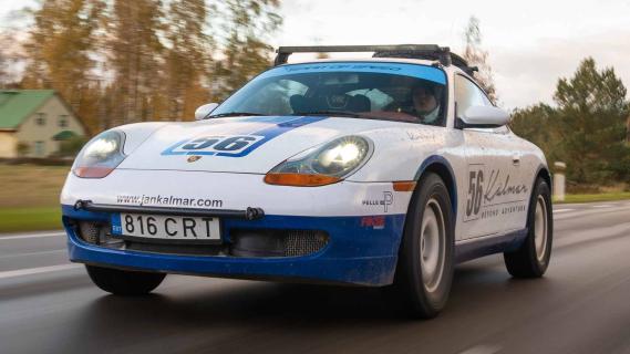 Porsche 911 996 Kalmar offroader schuin voor