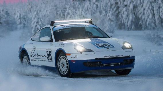 Porsche 911 996 Kalmar offroader sneeuw