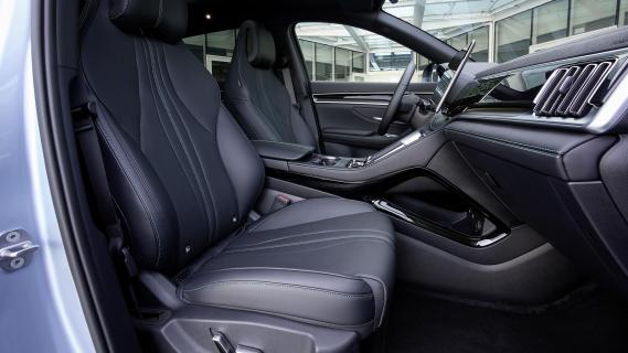 BYD Seal U Design interieur voorin zijkant