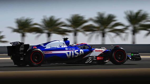 F1 2024 testdagen Bahrein Visa Cash App RB rijdend zijkant