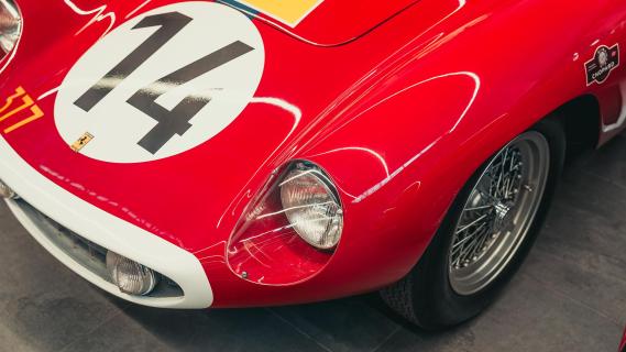 Ferrari Classische neus