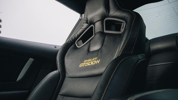 Ford Mustang Shelby GT500-H in New York interieur voorstoel