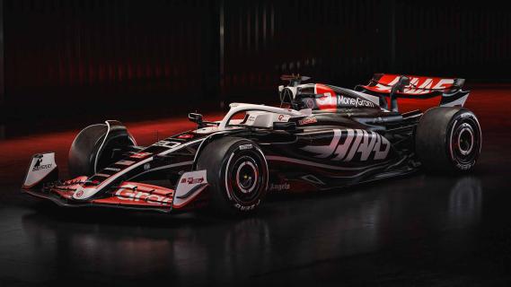 Haas F1 VF24 schuin voor