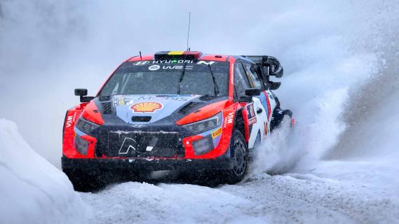Hyundai WRC rallyauto sneeuw