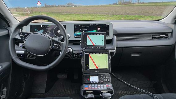 Interieur van Hyundai Ioniq 5 als elektrische politieauto in Nederland