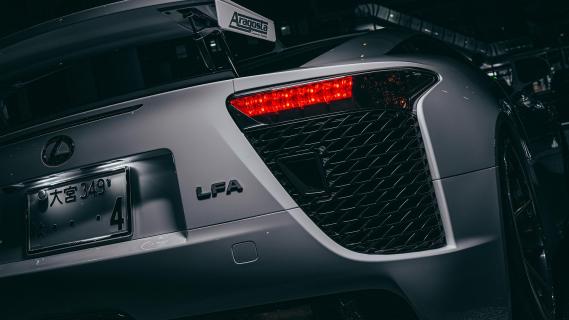 Japanse originals Yutaro Kumaki Lexus LFA achterkant dichtbij