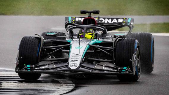 Mercedes F1-auto 2024 Hamilton rijdend voorkant
