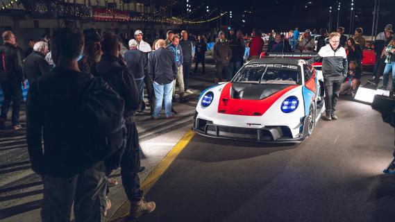 porsche 911 Cup Car met publiek Porsche Rennsport Reunion