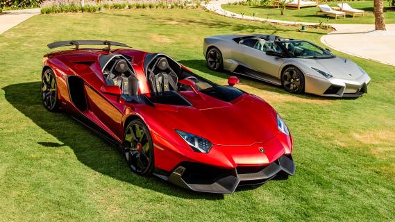 Supercar Owners Circle 2024 Lamborghini's schuin voor geparkeerd