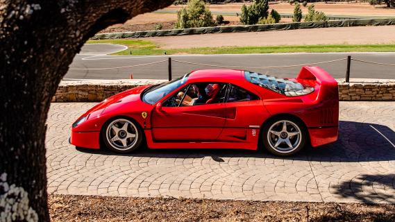 Supercar Owners Circle 2024 Ferrari F40 zijkant