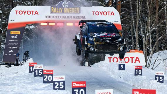 Toyota GR Yaris WRC rallyauto sprong schade