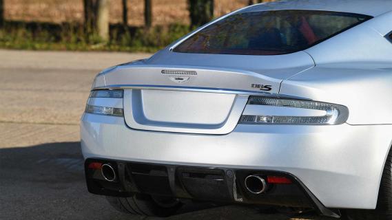 Aston Martin DBS achterkant