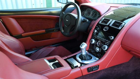 Aston Martin DBS interieur