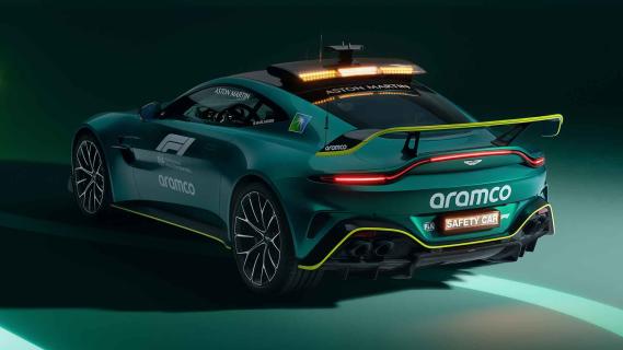 Aston Martin Vantage F1-safetycar 2024 schuin achter
