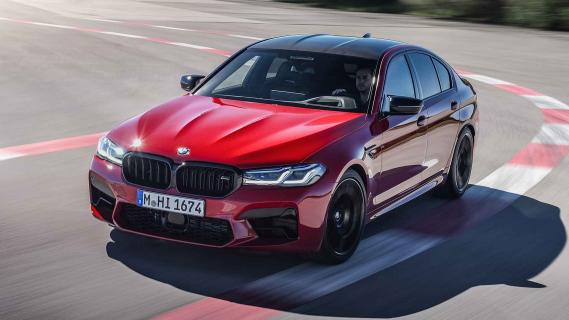 BMW M5 Competition schuin voor