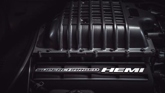 Dodge Challenger detail supercharger Hemi