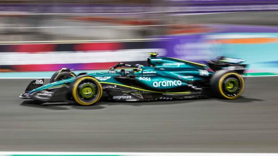 GP van Saoedi-Arabië 2024 Alonso rijdend zijkant blur
