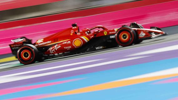 GP van Saoedi-Arabië 2024 Leclerc rijdend zijkant