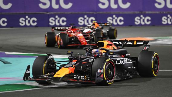 GP van Saoedi-Arabië 2024 Verstappen rijdend voor Perez en Leclerc