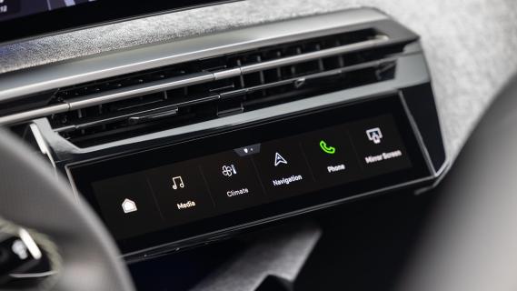 Peugeot e-3008 GT 73 kWh 210 (2024) interieur scherm digitale knoppen