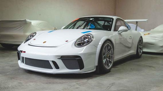 Porsche 911-collectie te koop met vrachtwagen en trailer 911 Cup schuin voor