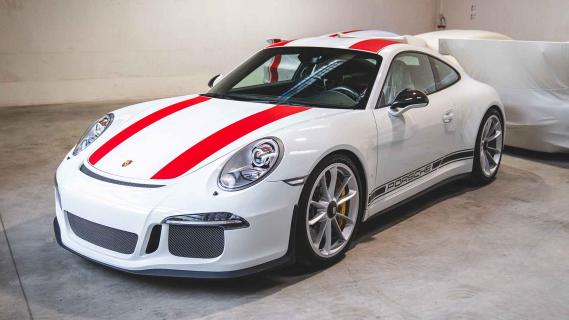 Porsche 911-collectie te koop met vrachtwagen en trailer 911 R schuin voor