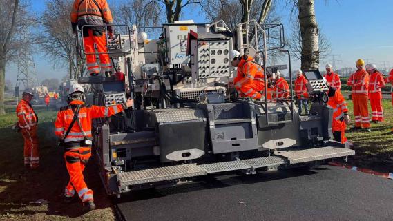 Rijkswaterstaat asfalt recycling trein achterkant
