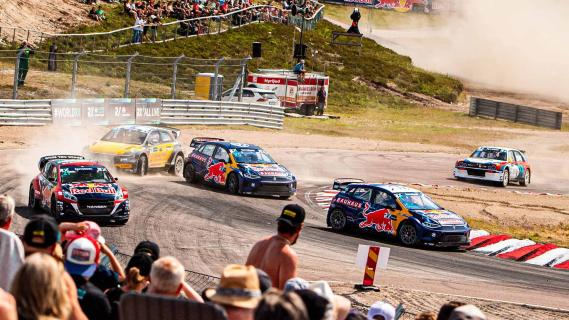 World Rallycross RX1 elektrische tegen benzineauto's veld in bocht