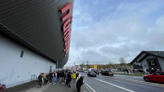 Mensen drukte Nürburgring gebouw