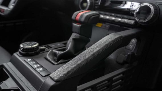 Toyota 4Runner interieur cockpit TRD Schakelpook