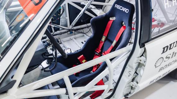 Audi V8 Quattro interieur stoel